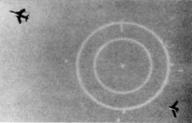 MiG-17_and_F-105_Thunderchief_over_Vietnam_1967